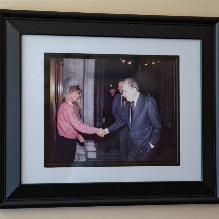 Dr. Hanbury shaking President Richard Nixon's hand.